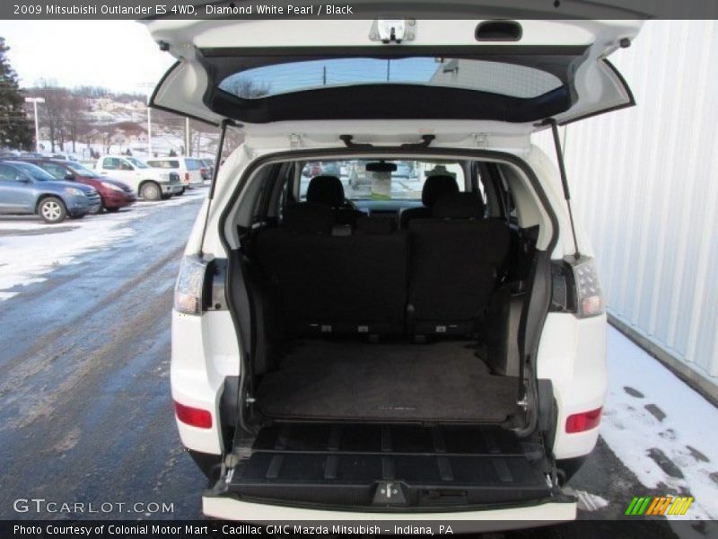 Diamond White Pearl / Black 2009 Mitsubishi Outlander ES 4WD