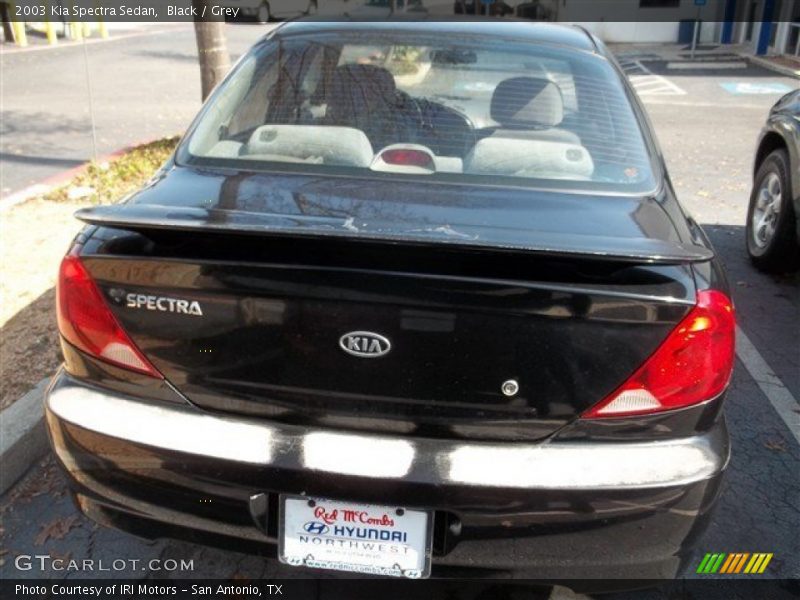 Black / Grey 2003 Kia Spectra Sedan