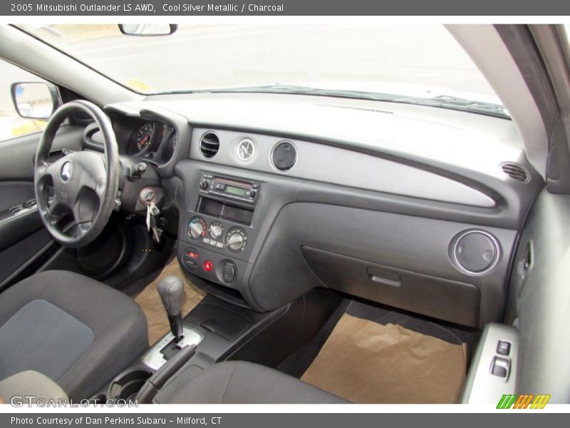 Cool Silver Metallic / Charcoal 2005 Mitsubishi Outlander LS AWD