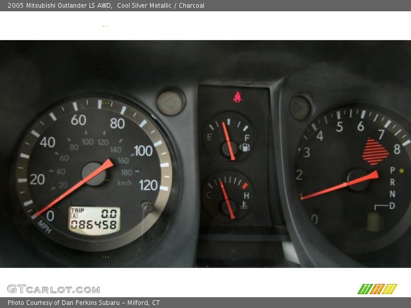 Cool Silver Metallic / Charcoal 2005 Mitsubishi Outlander LS AWD
