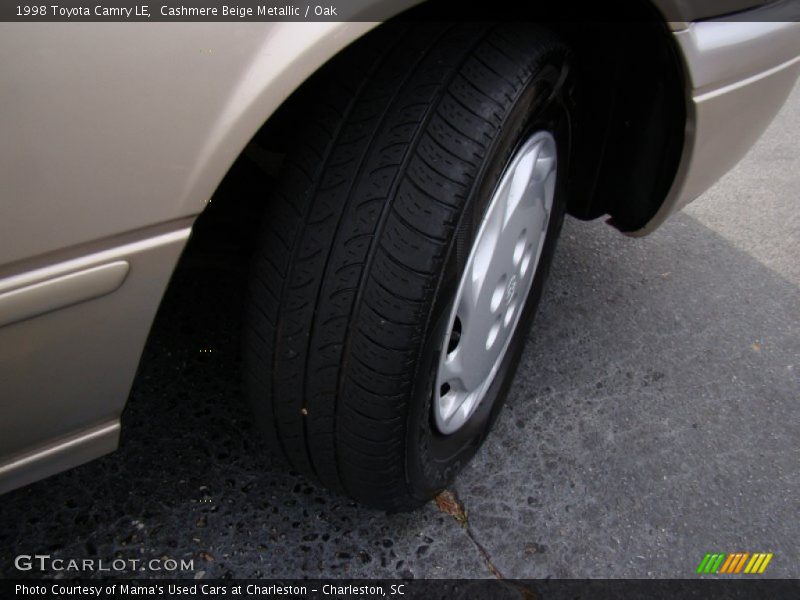 Cashmere Beige Metallic / Oak 1998 Toyota Camry LE