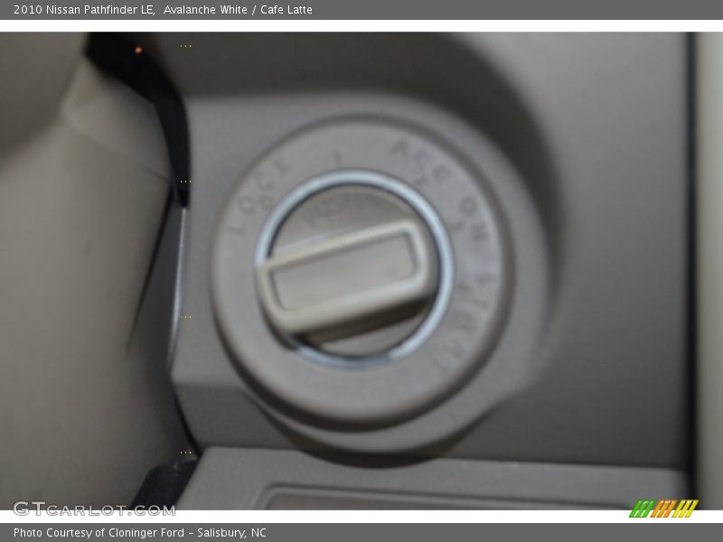 Avalanche White / Cafe Latte 2010 Nissan Pathfinder LE