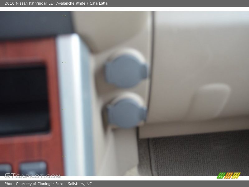 Avalanche White / Cafe Latte 2010 Nissan Pathfinder LE