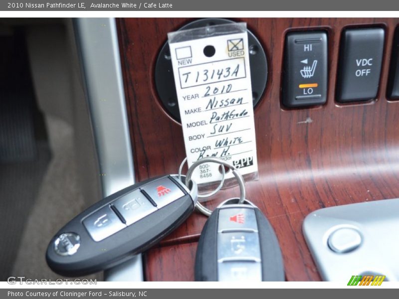 Avalanche White / Cafe Latte 2010 Nissan Pathfinder LE