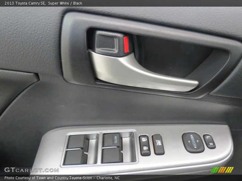 Super White / Black 2013 Toyota Camry SE