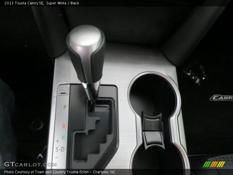 Super White / Black 2013 Toyota Camry SE