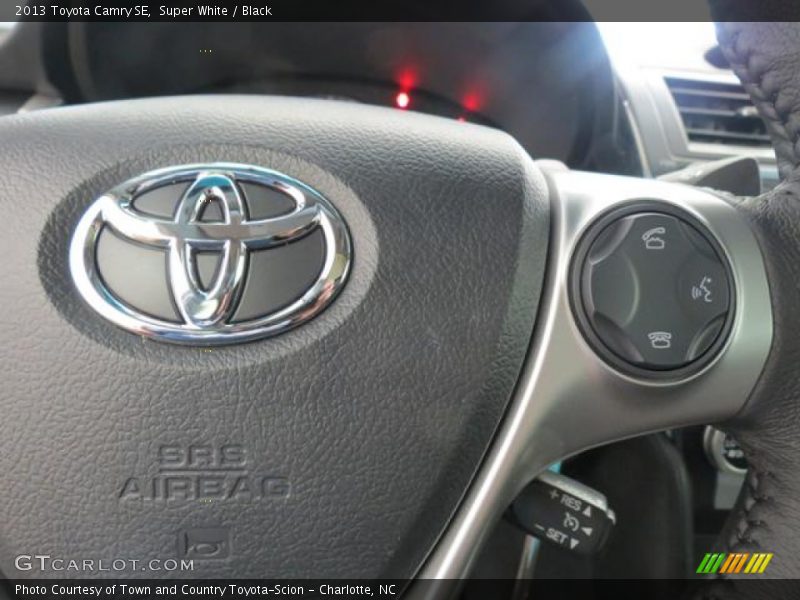 Super White / Black 2013 Toyota Camry SE