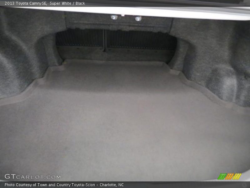 Super White / Black 2013 Toyota Camry SE