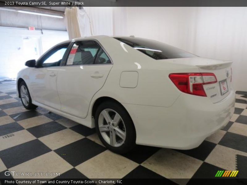 Super White / Black 2013 Toyota Camry SE