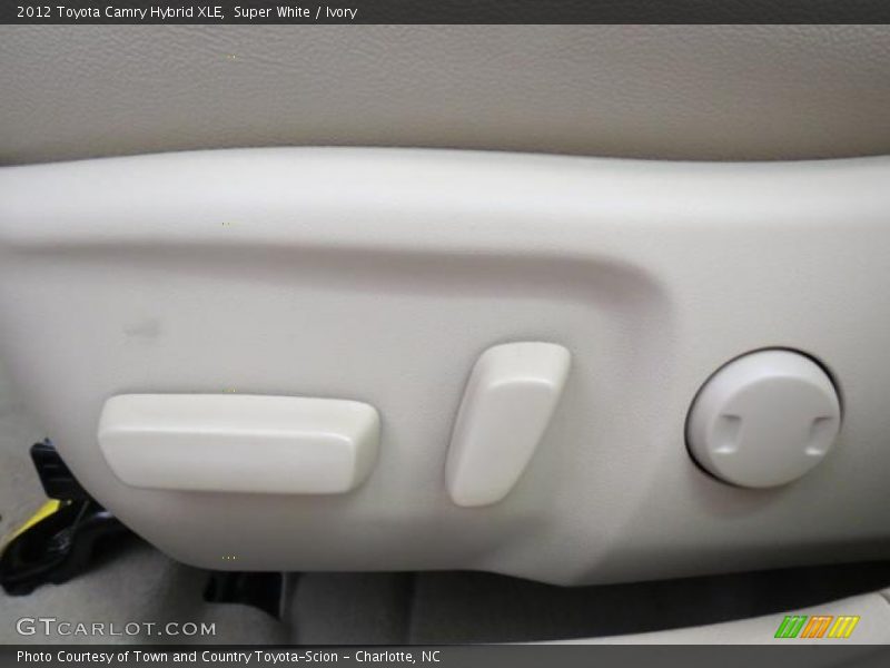 Super White / Ivory 2012 Toyota Camry Hybrid XLE