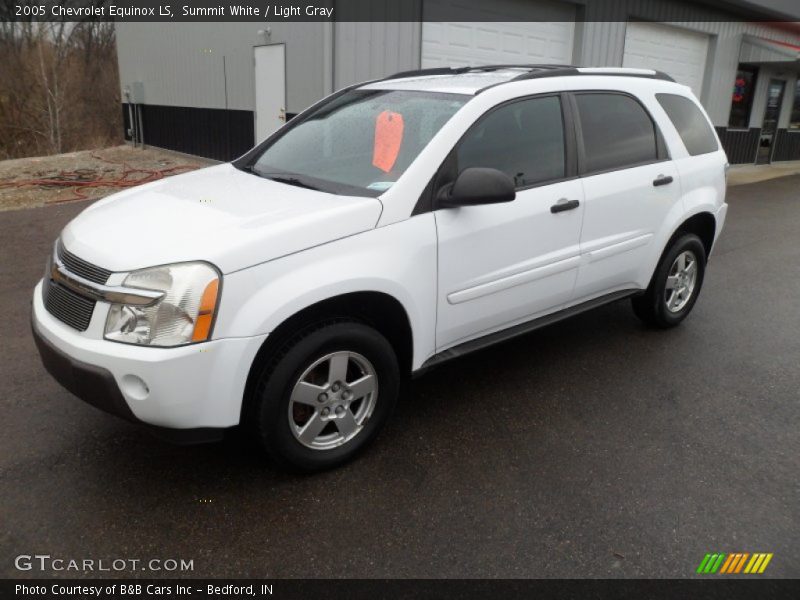 Front 3/4 View of 2005 Equinox LS