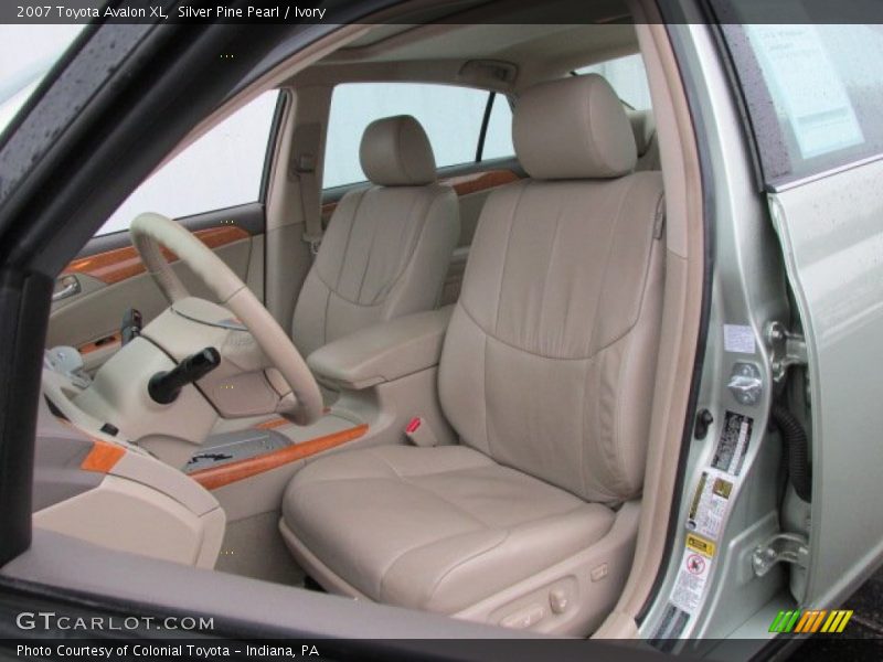 Front Seat of 2007 Avalon XL