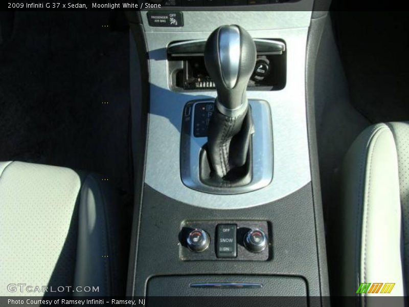 Moonlight White / Stone 2009 Infiniti G 37 x Sedan