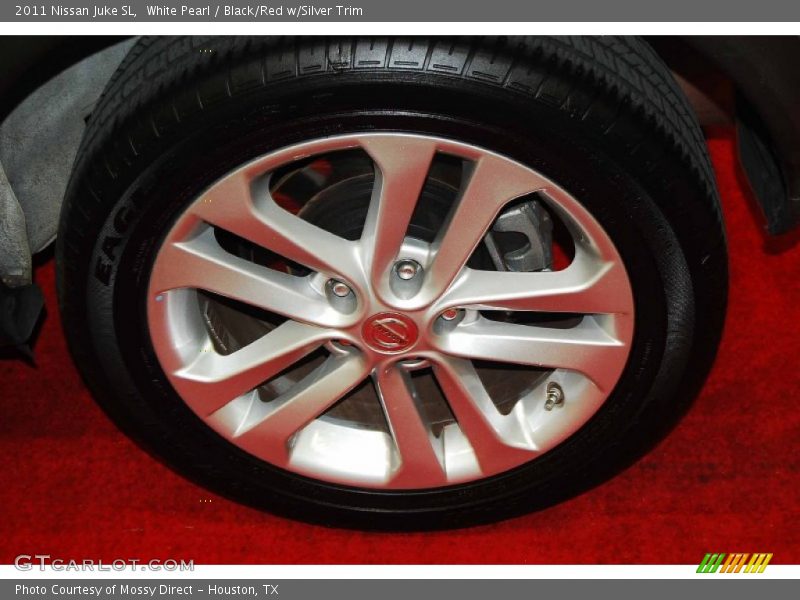 White Pearl / Black/Red w/Silver Trim 2011 Nissan Juke SL
