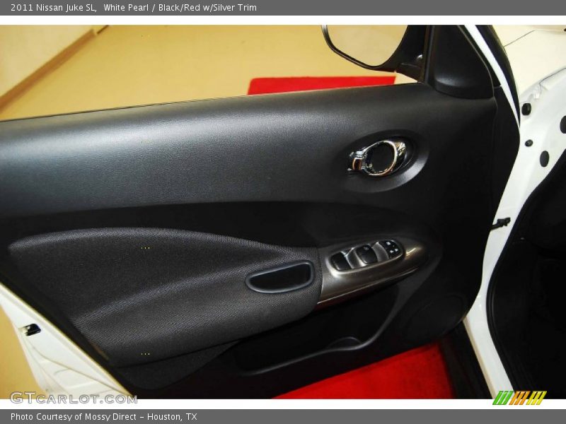 White Pearl / Black/Red w/Silver Trim 2011 Nissan Juke SL