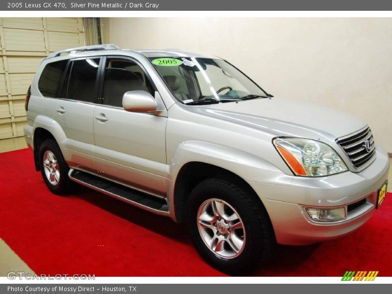 Front 3/4 View of 2005 GX 470