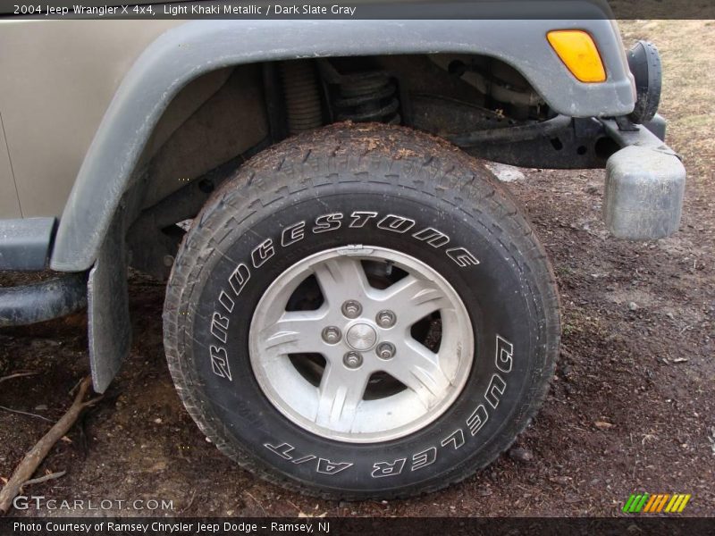 Light Khaki Metallic / Dark Slate Gray 2004 Jeep Wrangler X 4x4