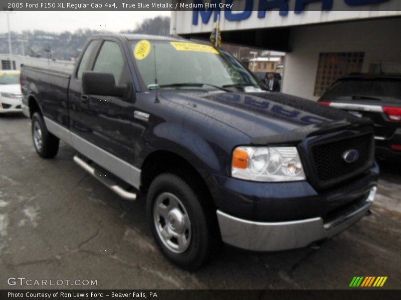 True Blue Metallic / Medium Flint Grey 2005 Ford F150 XL Regular Cab 4x4