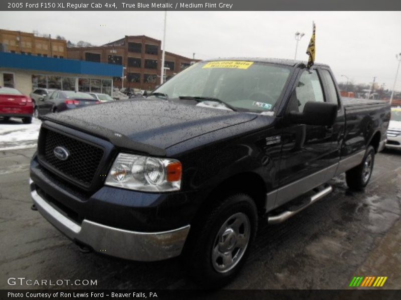 True Blue Metallic / Medium Flint Grey 2005 Ford F150 XL Regular Cab 4x4