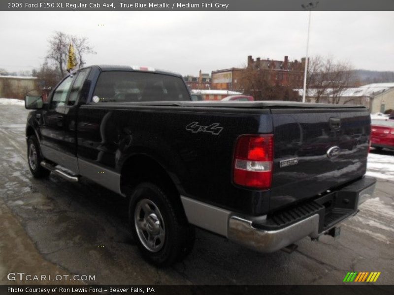 True Blue Metallic / Medium Flint Grey 2005 Ford F150 XL Regular Cab 4x4