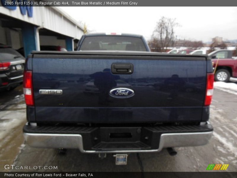 True Blue Metallic / Medium Flint Grey 2005 Ford F150 XL Regular Cab 4x4