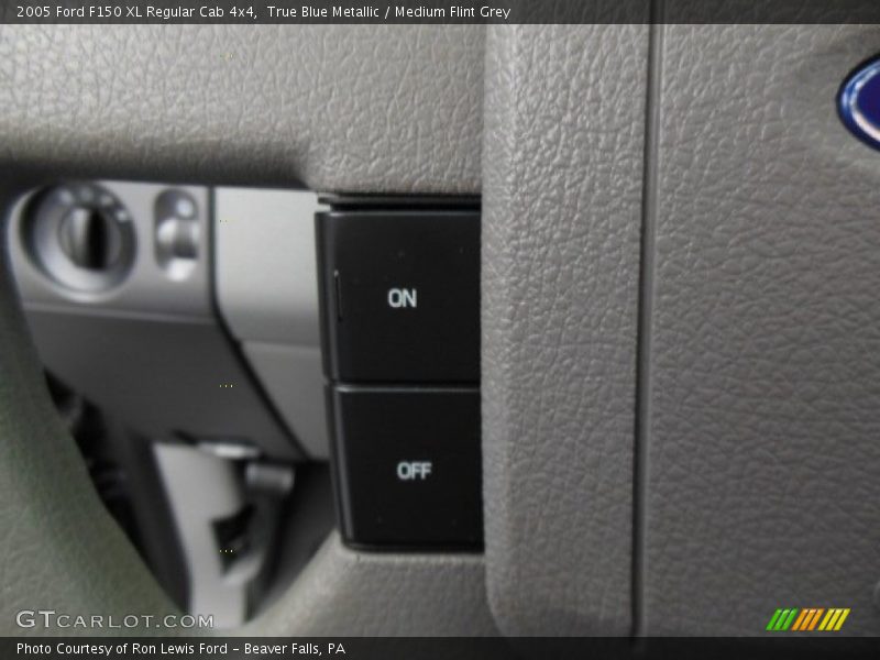 True Blue Metallic / Medium Flint Grey 2005 Ford F150 XL Regular Cab 4x4