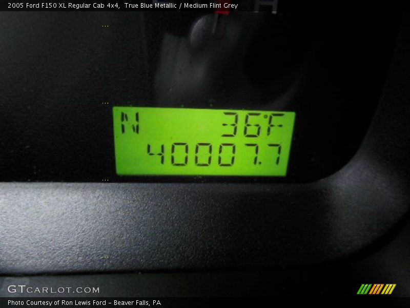 True Blue Metallic / Medium Flint Grey 2005 Ford F150 XL Regular Cab 4x4