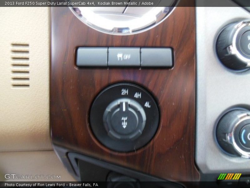 Kodiak Brown Metallic / Adobe 2013 Ford F250 Super Duty Lariat SuperCab 4x4