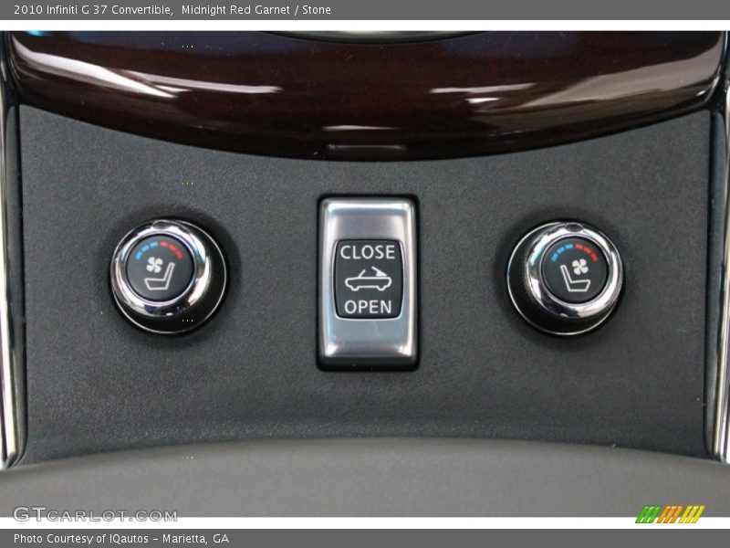 Controls of 2010 G 37 Convertible