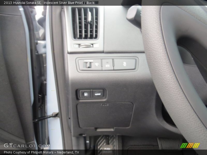 Iridescent Silver Blue Pearl / Black 2013 Hyundai Sonata SE