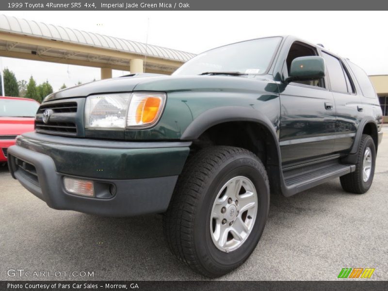 Front 3/4 View of 1999 4Runner SR5 4x4