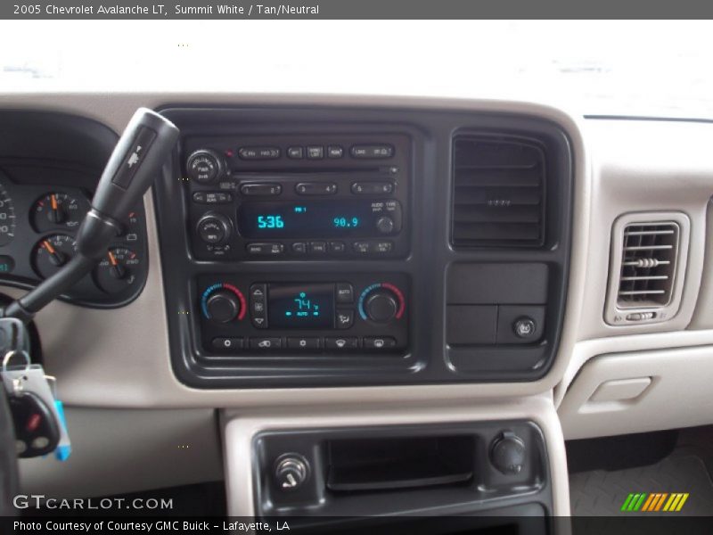 Summit White / Tan/Neutral 2005 Chevrolet Avalanche LT