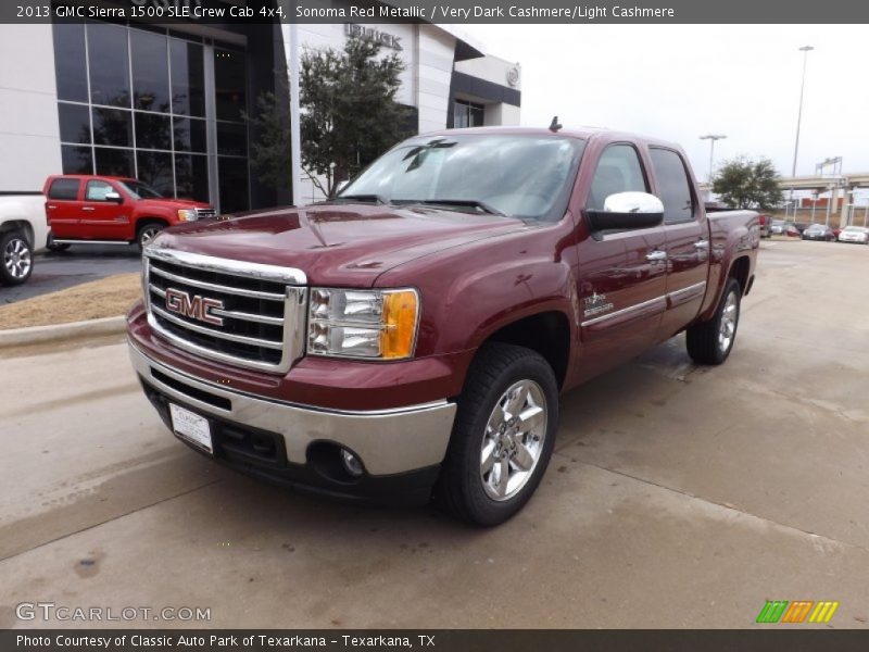 Front 3/4 View of 2013 Sierra 1500 SLE Crew Cab 4x4