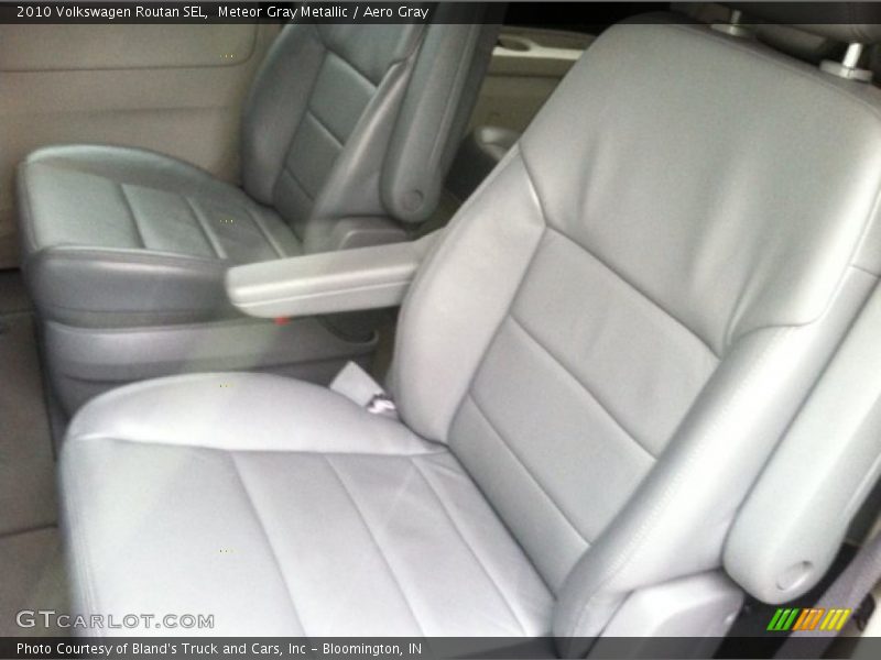Meteor Gray Metallic / Aero Gray 2010 Volkswagen Routan SEL
