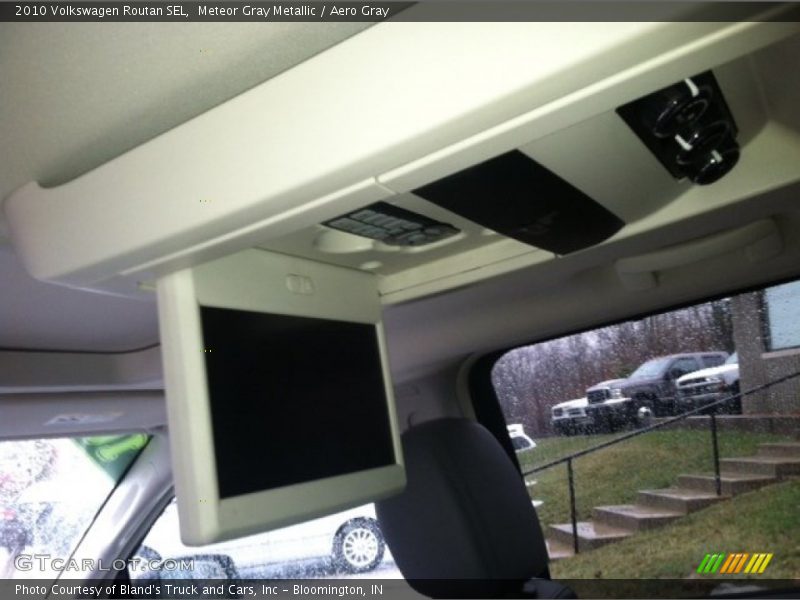 Meteor Gray Metallic / Aero Gray 2010 Volkswagen Routan SEL