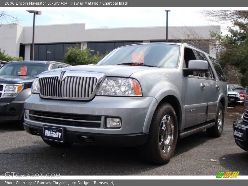 Pewter Metallic / Charcoal Black 2006 Lincoln Navigator Luxury 4x4