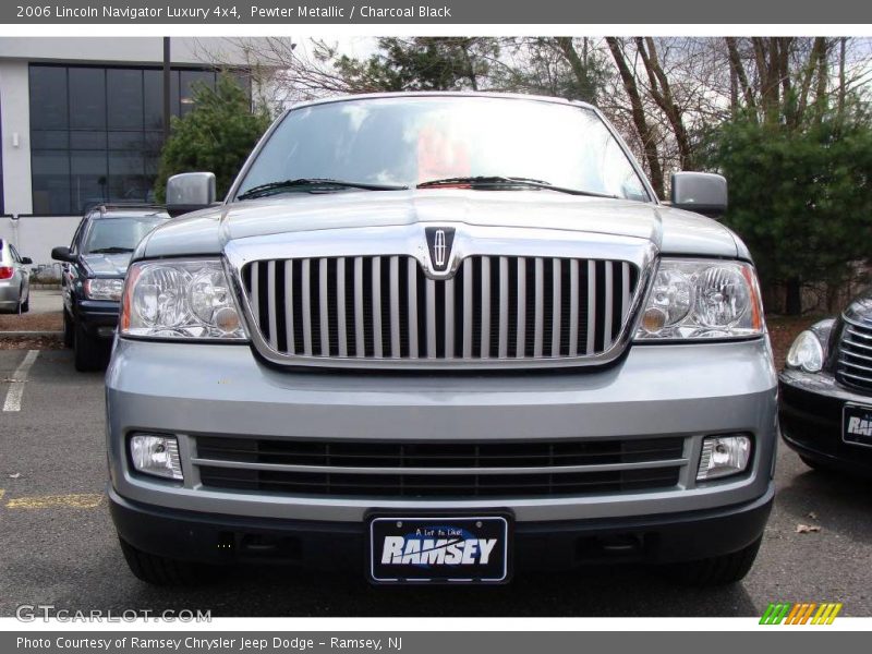 Pewter Metallic / Charcoal Black 2006 Lincoln Navigator Luxury 4x4