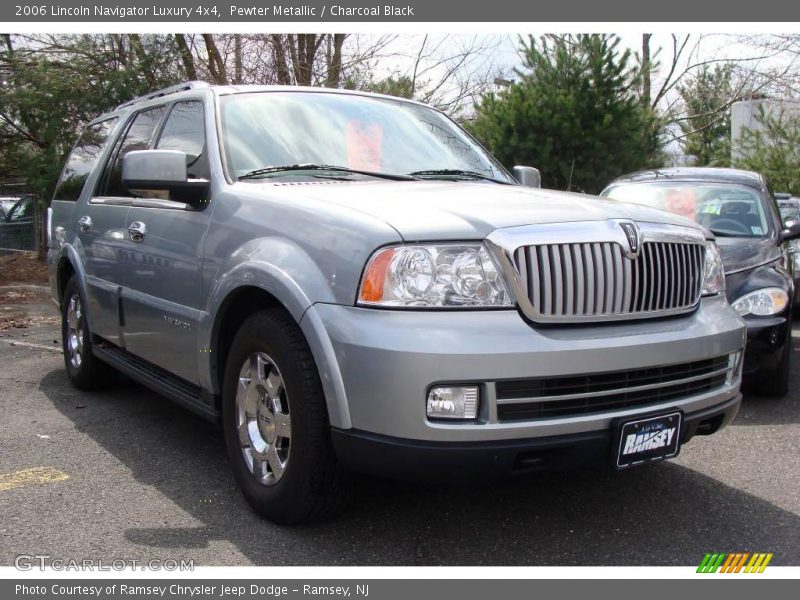 Pewter Metallic / Charcoal Black 2006 Lincoln Navigator Luxury 4x4