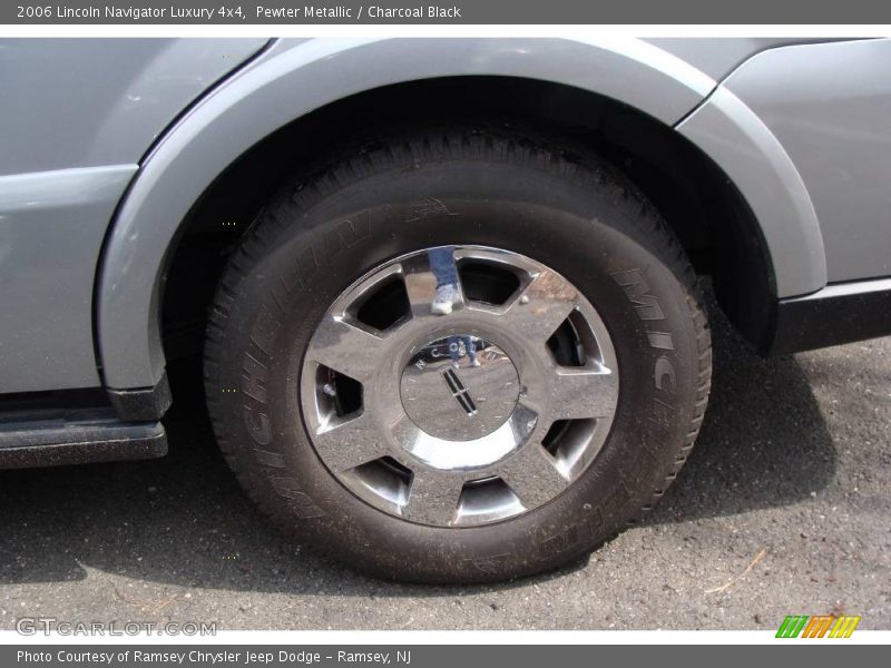 Pewter Metallic / Charcoal Black 2006 Lincoln Navigator Luxury 4x4