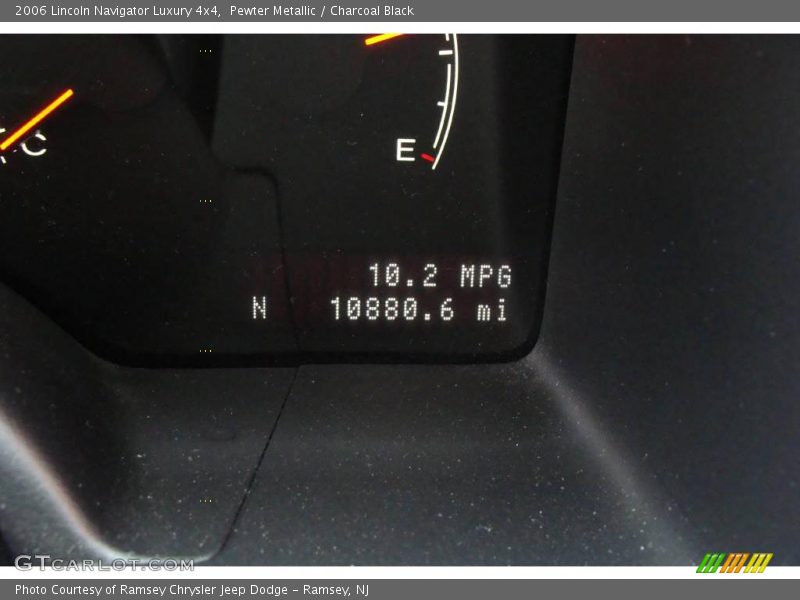 Pewter Metallic / Charcoal Black 2006 Lincoln Navigator Luxury 4x4