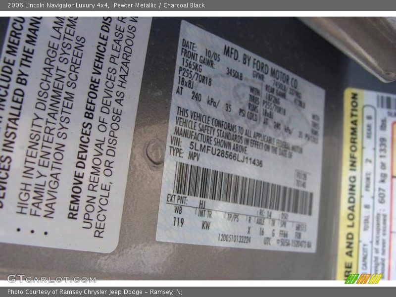 Pewter Metallic / Charcoal Black 2006 Lincoln Navigator Luxury 4x4
