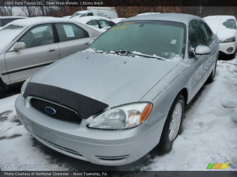 Front 3/4 View of 2005 Taurus SEL
