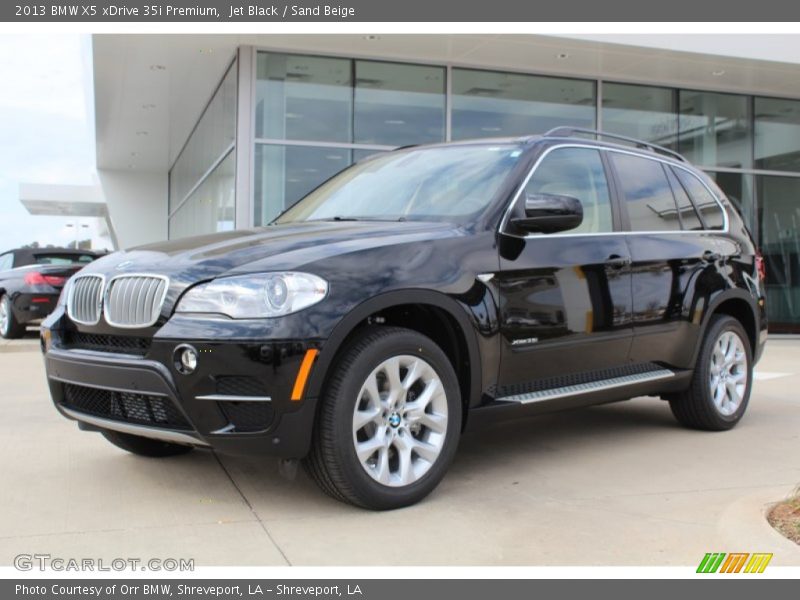 Front 3/4 View of 2013 X5 xDrive 35i Premium
