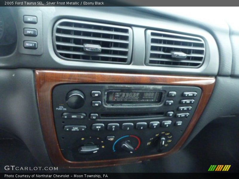 Silver Frost Metallic / Ebony Black 2005 Ford Taurus SEL