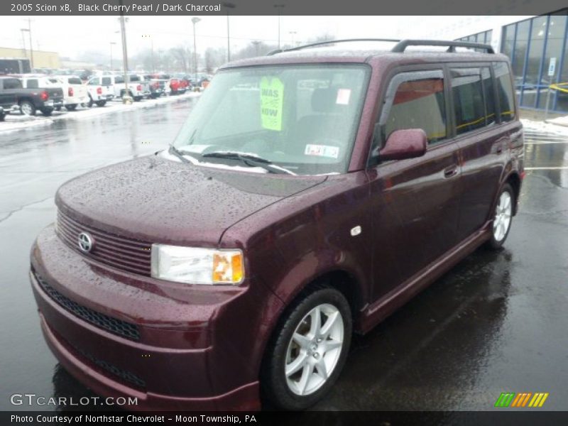 Front 3/4 View of 2005 xB 