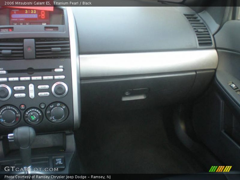 Titanium Pearl / Black 2006 Mitsubishi Galant ES