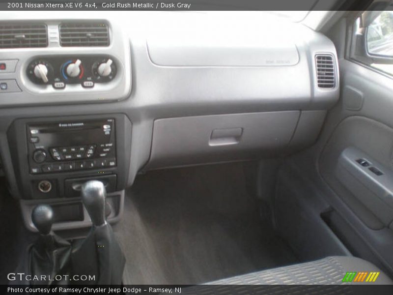 Gold Rush Metallic / Dusk Gray 2001 Nissan Xterra XE V6 4x4