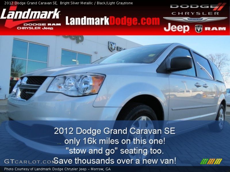 Bright Silver Metallic / Black/Light Graystone 2012 Dodge Grand Caravan SE