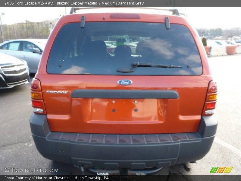 Blazing Copper Metallic / Medium/Dark Flint Grey 2005 Ford Escape XLS 4WD
