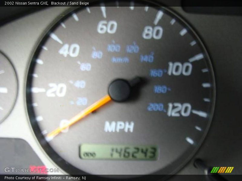 Blackout / Sand Beige 2002 Nissan Sentra GXE